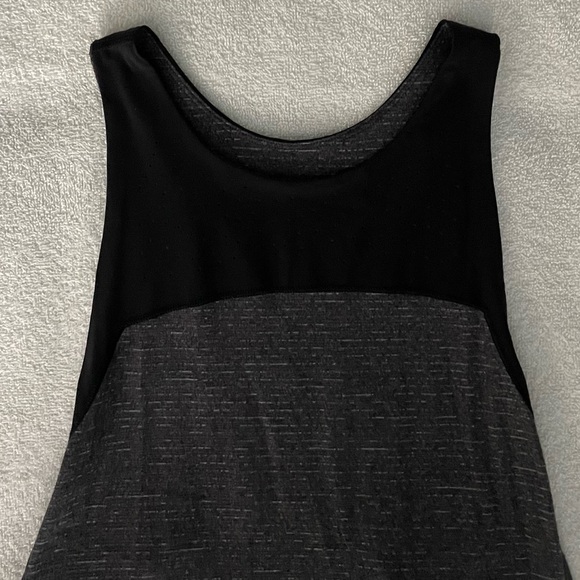 lululemon Clip-In Tank Size 6 - Picture 8 of 14
